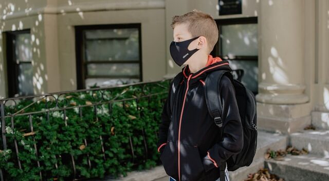 花粉症の辛さ「13％」軽減の対策：外出編